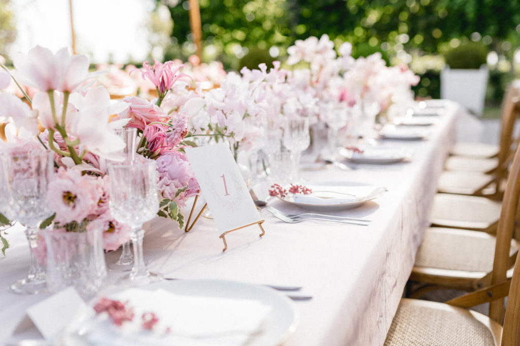 Décoration d'une table de mariage en Provence