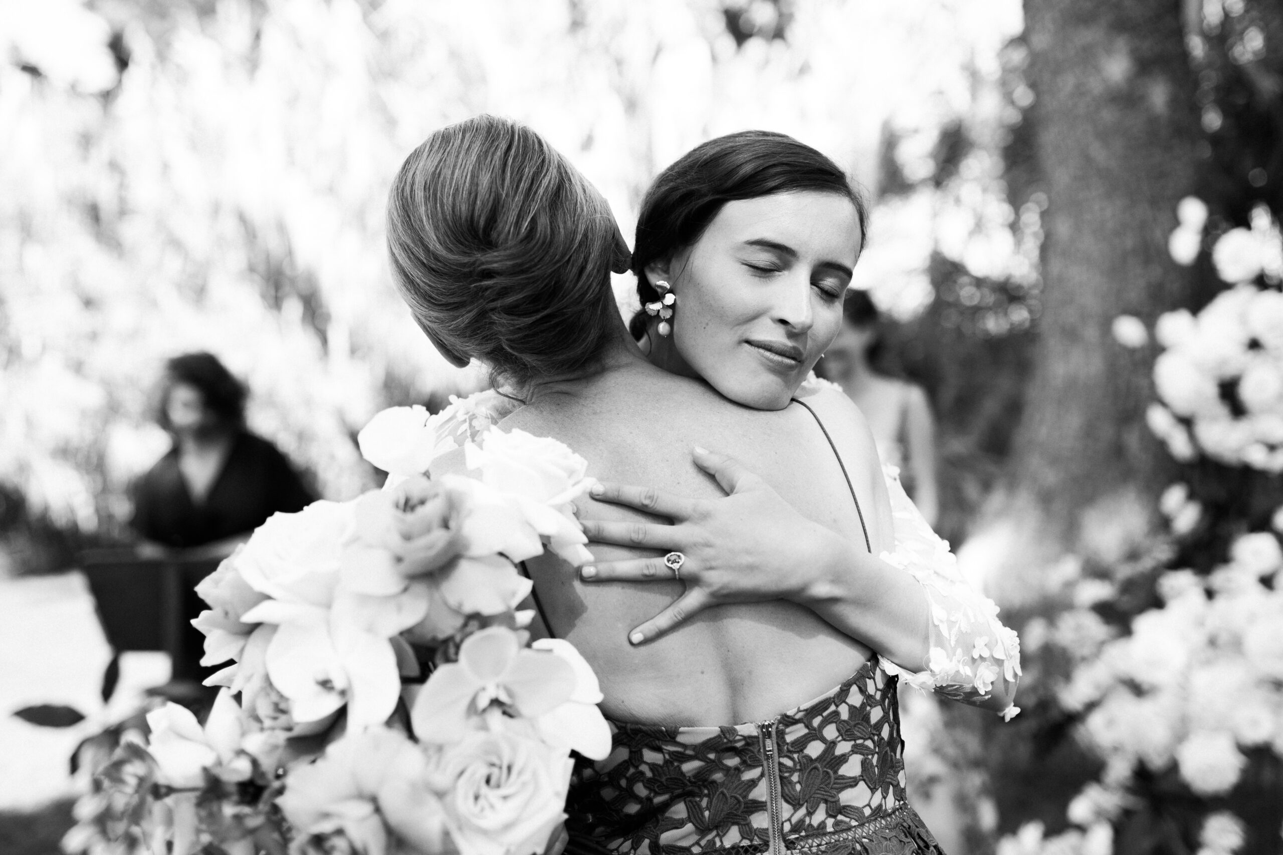 une mariée et sa maman pendant un mariage à Lyon